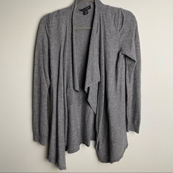 Saks Fifth Avenue Sweaters - Saks off Fifth Avenue Cashmere Cardigan in Grey size Small